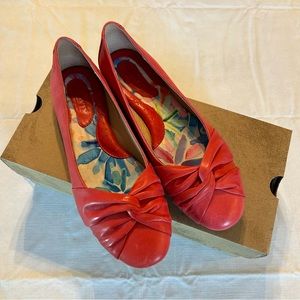 Red Born Flats, Born